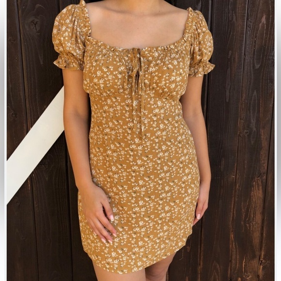 Audrey 3+1 Dresses & Skirts - Audrey 3+1 Tan Puff Sleeve Bodycon Mini Dress